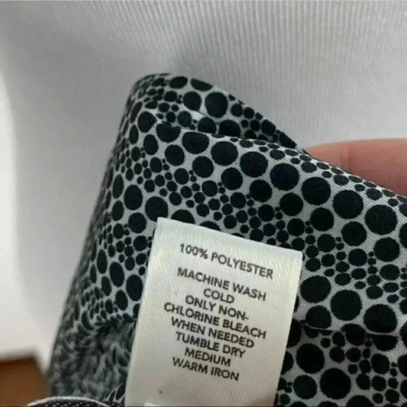 Ann Taylor Loft top size 12P black white geometric - Picture 9 of 10